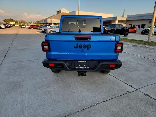Hydro Blue Pearlcoat 2026 Jeep Gladiator Sport