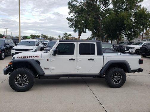 Bright White Clearcoat 2026 Jeep Gladiator Mojave