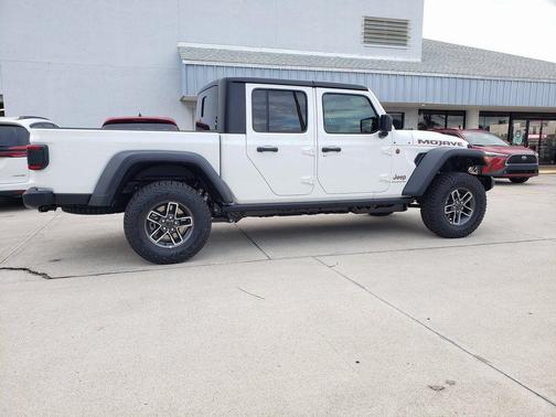 Bright White Clearcoat 2026 Jeep Gladiator Mojave