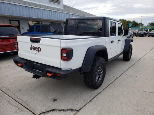 Bright White Clearcoat 2026 Jeep Gladiator Mojave