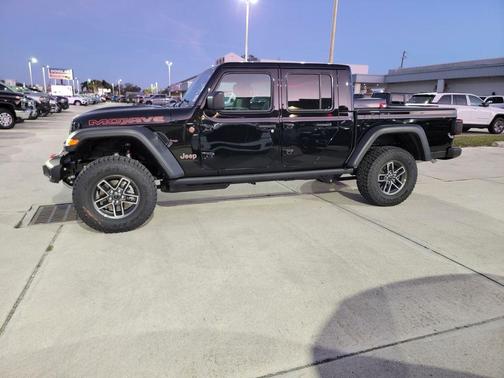 Black Clearcoat 2026 Jeep Gladiator Mojave