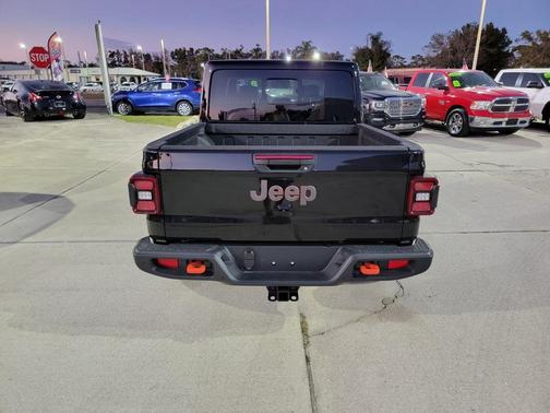 Black Clearcoat 2026 Jeep Gladiator Mojave