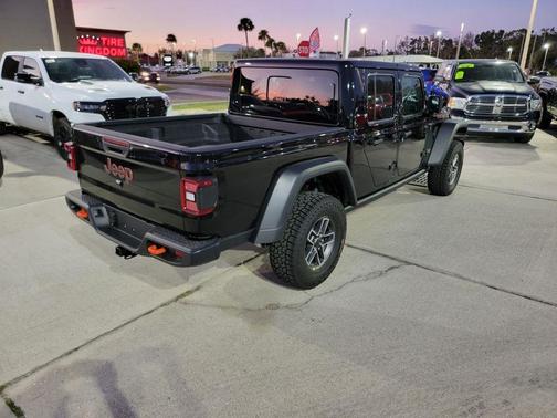 Black Clearcoat 2026 Jeep Gladiator Mojave