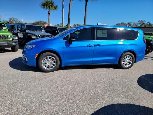 Hydro Blue Pearlcoat 2026 Chrysler Pacifica Select
