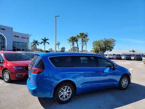 Hydro Blue Pearlcoat 2026 Chrysler Pacifica Select