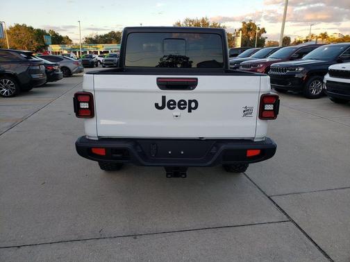Bright White Clearcoat 2026 Jeep Gladiator Sport