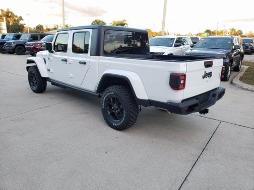 Bright White Clearcoat 2026 Jeep Gladiator Sport