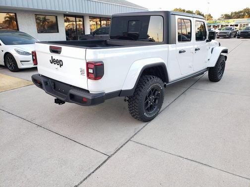 Bright White Clearcoat 2026 Jeep Gladiator Sport