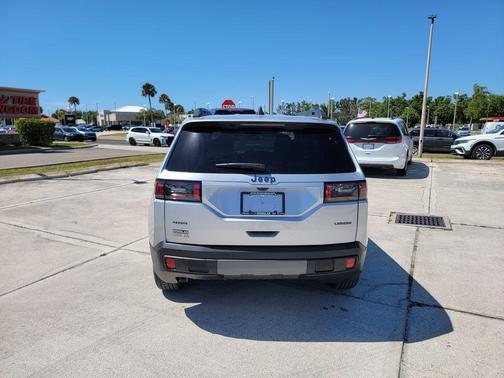 Silver Zynith Clearcoat 2026 Jeep Cherokee LAREDO/LIMITED