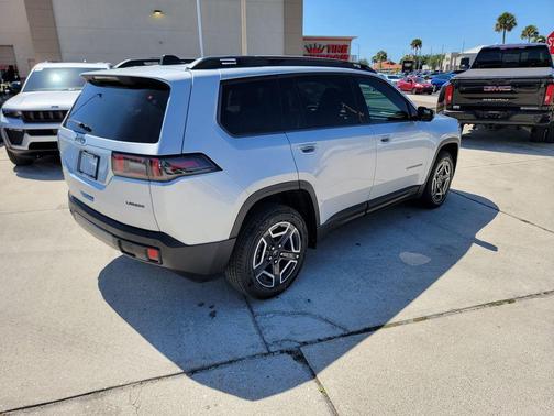 Silver Zynith Clearcoat 2026 Jeep Cherokee LAREDO/LIMITED