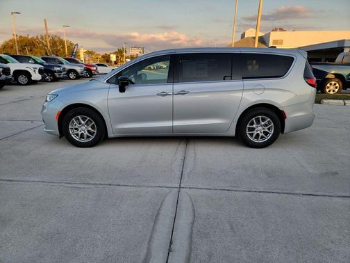 Silver Mist Clearcoat 2026 Chrysler Pacifica Select