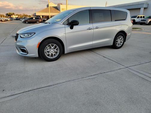 Silver Mist Clearcoat 2026 Chrysler Pacifica Select