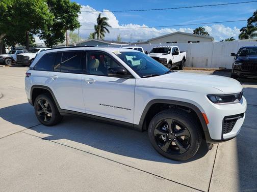 Bright White Clearcoat 2026 Jeep Grand Cherokee Limited