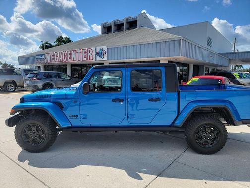 Hydro Blue Pearlcoat 2023 Jeep Gladiator Sport