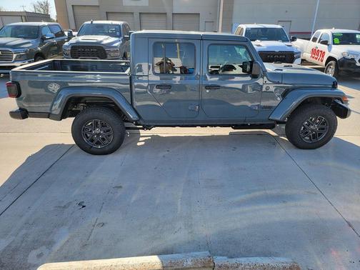 Anvil Clearcoat 2026 Jeep Gladiator Sport