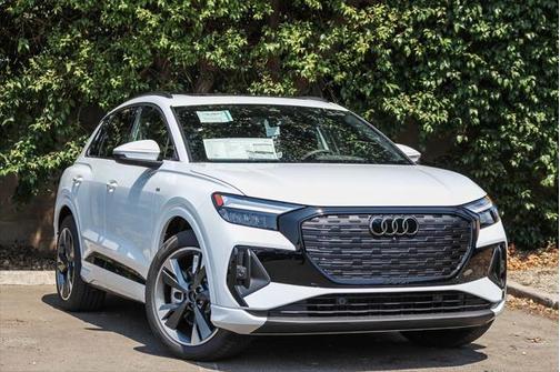 2025 Audi Q4 e-tron Premium 55 quattro