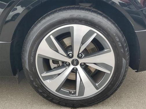 2024 Audi Q8 e-tron Premium Plus