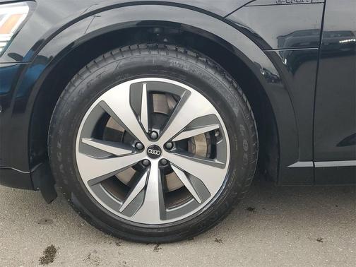 2024 Audi Q8 e-tron Premium Plus