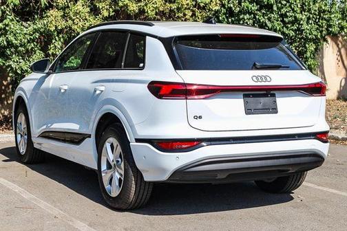 2025 Audi Q6 e-tron Premium Plus