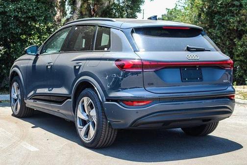 2025 Audi Q6 e-tron Premium Plus quattro