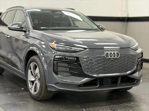 2025 Audi Q6 e-tron Premium Plus quattro