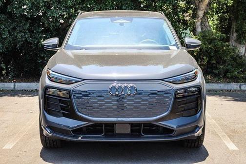 2025 Audi Q6 e-tron Premium Plus quattro