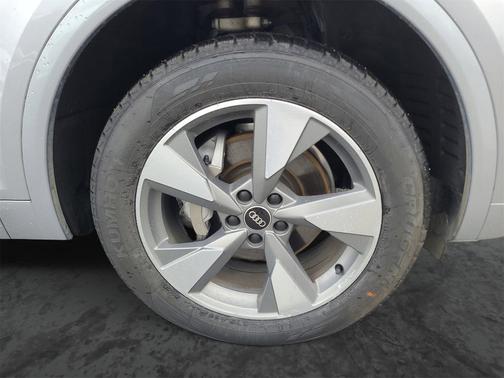 2022 Audi Q5 40 Premium Plus