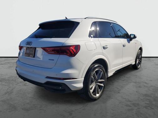 2025 Audi Q3 Premium 45 TFSI S line quattro Tiptronic