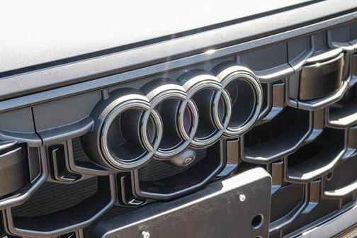 2025 Audi Q8 55 Premium Plus