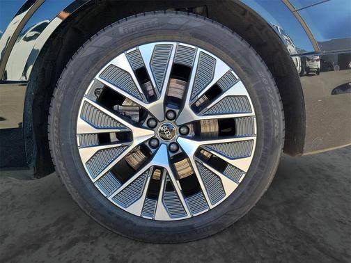 2024 Audi Q8 e-tron Prestige