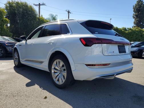 2023 Audi e-tron S Premium Plus quattro