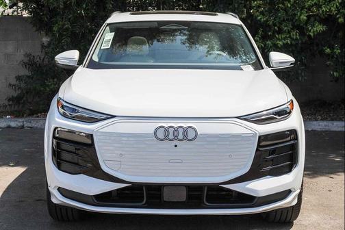 2025 Audi Q6 e-tron Premium quattro