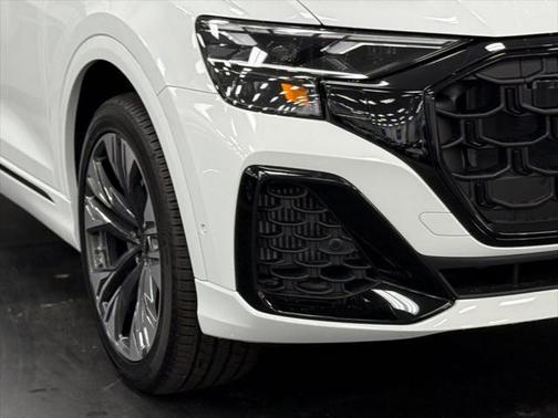 2025 Audi Q8 55 Premium Plus