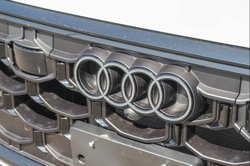 2025 Audi Q8 55 Premium Plus