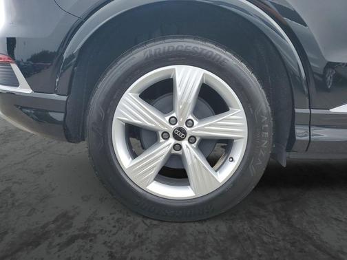 Mythos Black Metallic 2023 Audi Q4 e-tron Premium 50 quattro