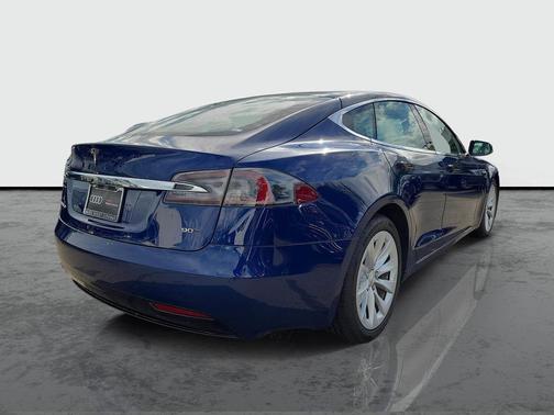 2017 Tesla Model S 90D
