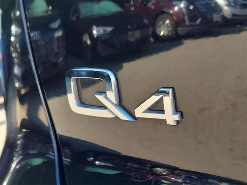 2022 Audi e-tron Premium Plus