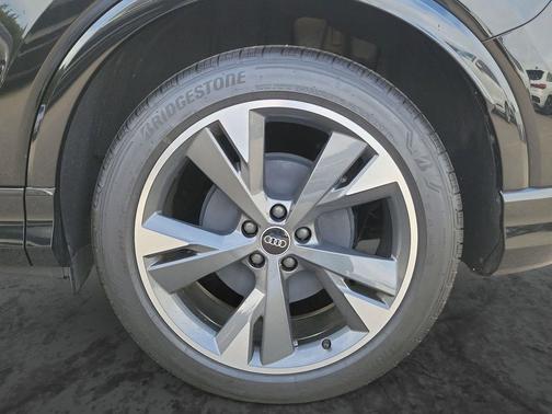 2022 Audi e-tron Premium Plus