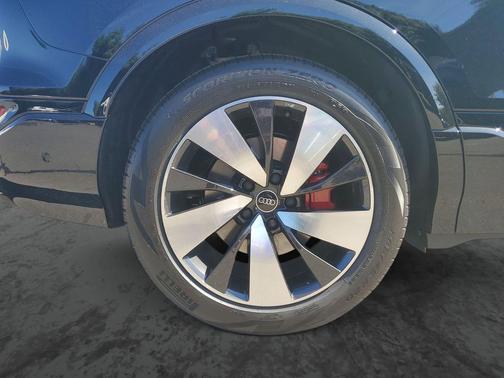 2025 Audi SQ6 e-tron Premium Plus quattro