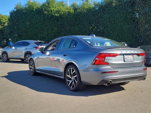 2019 Volvo S60 T6 Momentum