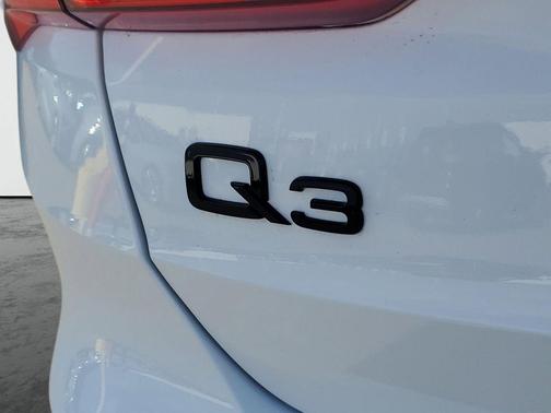 2025 Audi Q3 Premium 45 TFSI S line quattro Tiptronic