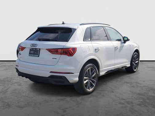 2025 Audi Q3 Premium 45 TFSI S line quattro Tiptronic