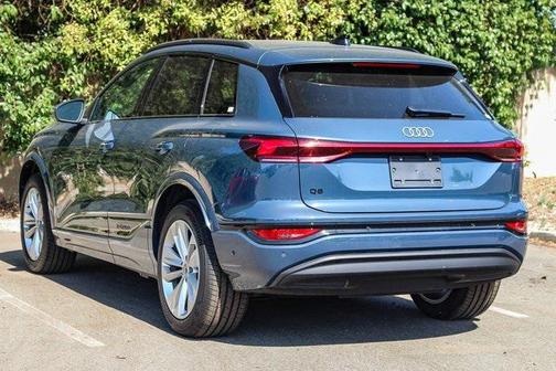 2025 Audi Q6 e-tron Premium Plus