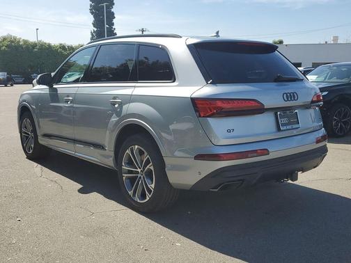 2026 Audi Q7 45 Premium