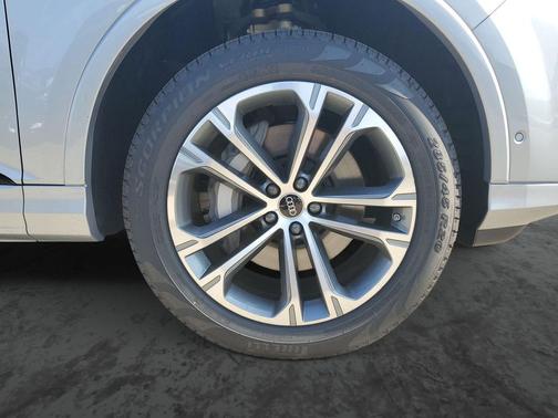 2026 Audi Q7 45 Premium