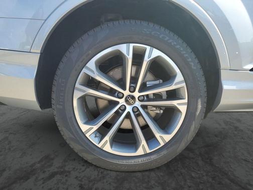 2026 Audi Q7 45 Premium