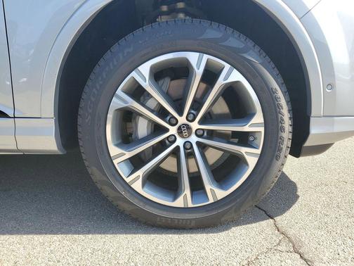 2026 Audi Q7 45 Premium