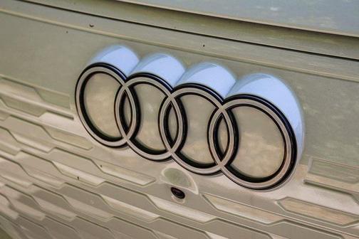 2025 Audi Q6 e-tron Premium quattro