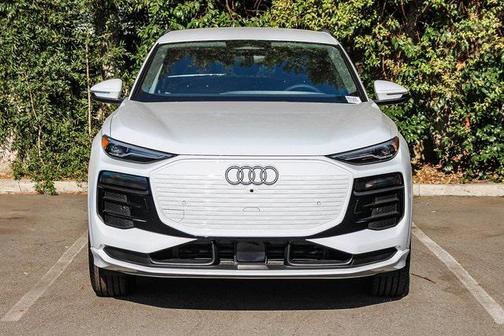 2025 Audi Q6 e-tron Premium quattro