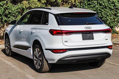 2025 Audi Q6 e-tron Premium quattro